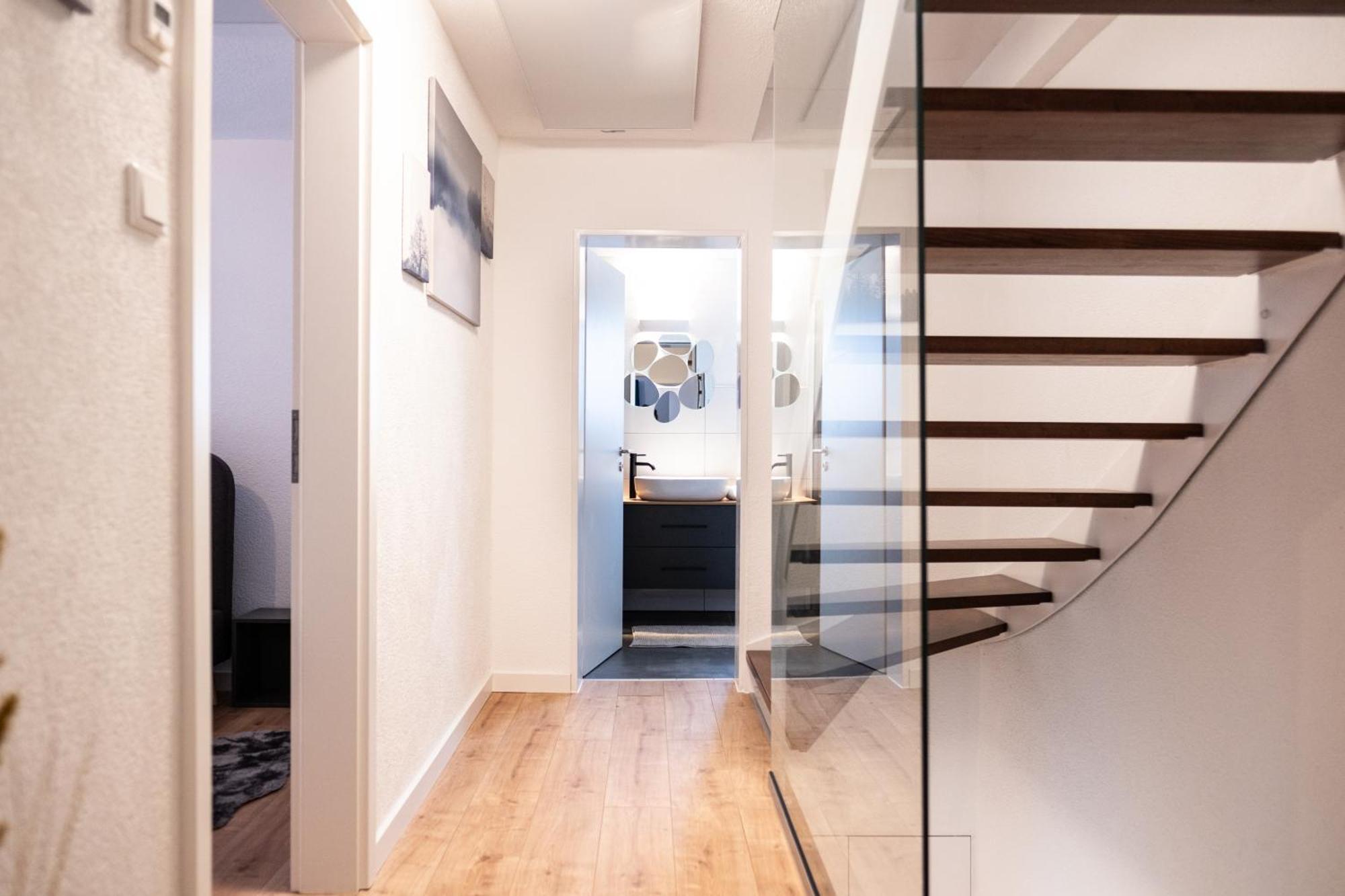 Klassen Apartments! Stadtnahes Ferienhaus* Mit Terrasse In Aulendorf * Fuer 6-8 Personen エクステリア 写真