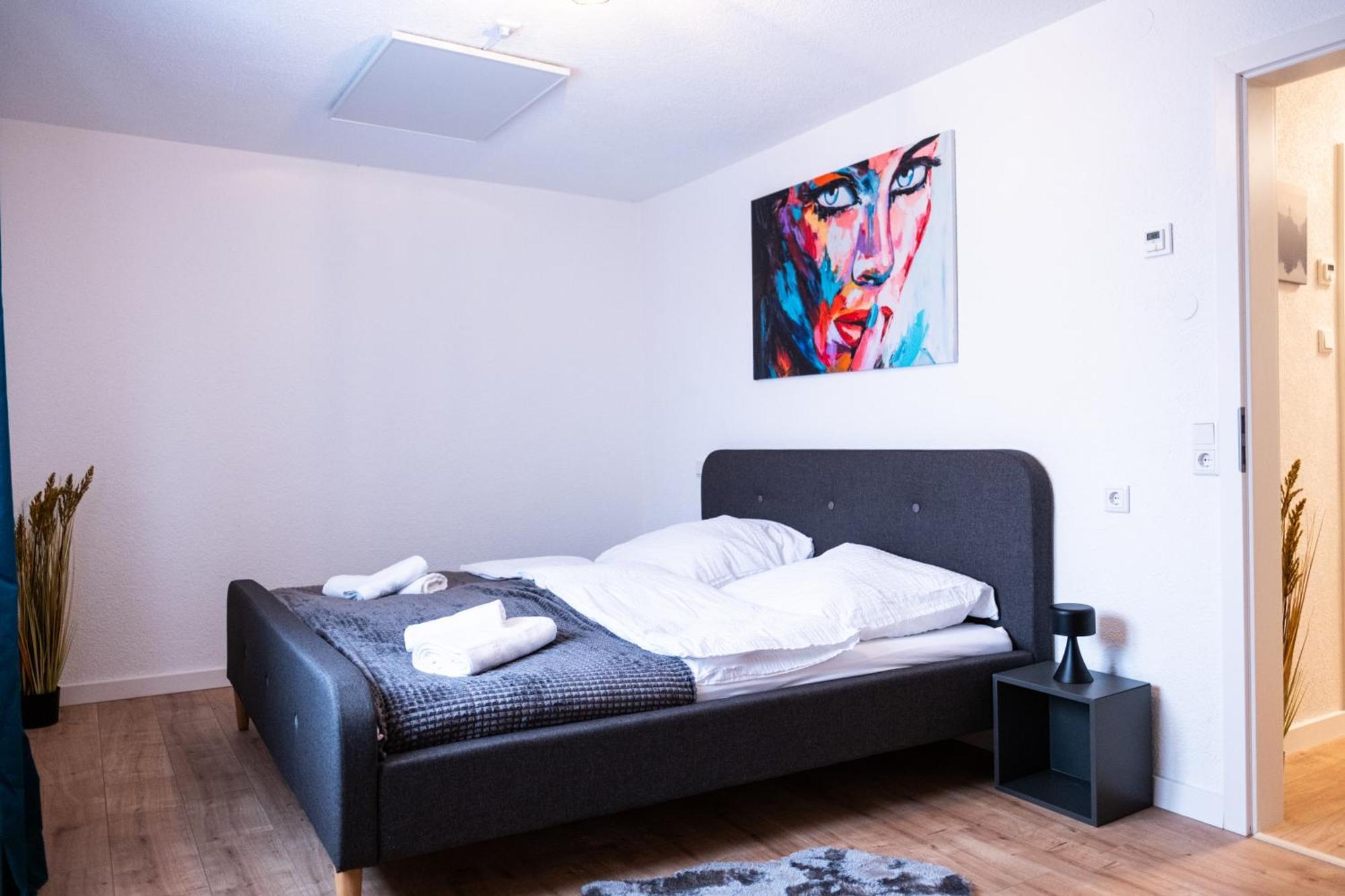 Klassen Apartments! Stadtnahes Ferienhaus* Mit Terrasse In Aulendorf * Fuer 6-8 Personen エクステリア 写真